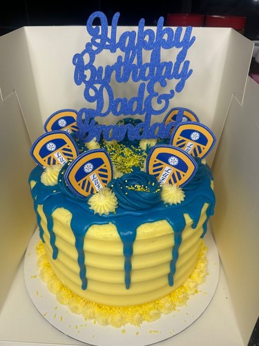 Leeds united themed cake - united,