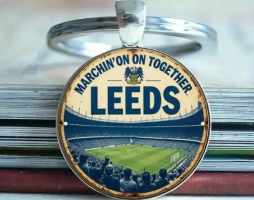 Leeds keyring marchin on - on,